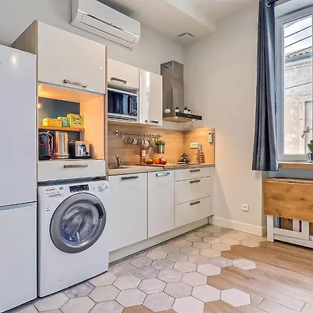 Appart Cosy, Mezzanine Clim Et Terrasse à 200m De La Gare Appartement Nîmes