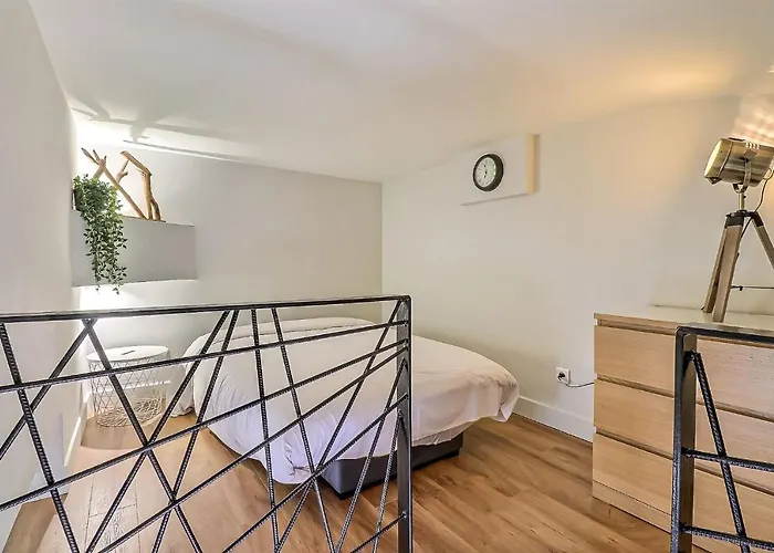 Appart Cosy, Mezzanine Clim Et Terrasse à 200m De La Gare Nîmes