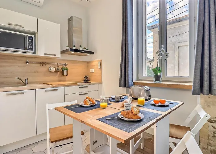 Appart Cosy, Mezzanine Clim Et Terrasse à 200m De La Gare * Nîmes