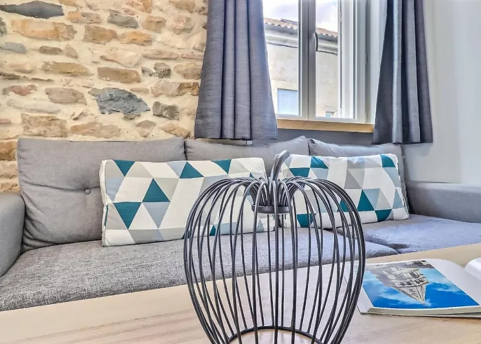 Appart Cosy, Mezzanine Clim Et Terrasse à 200m De La Gare Nîmes